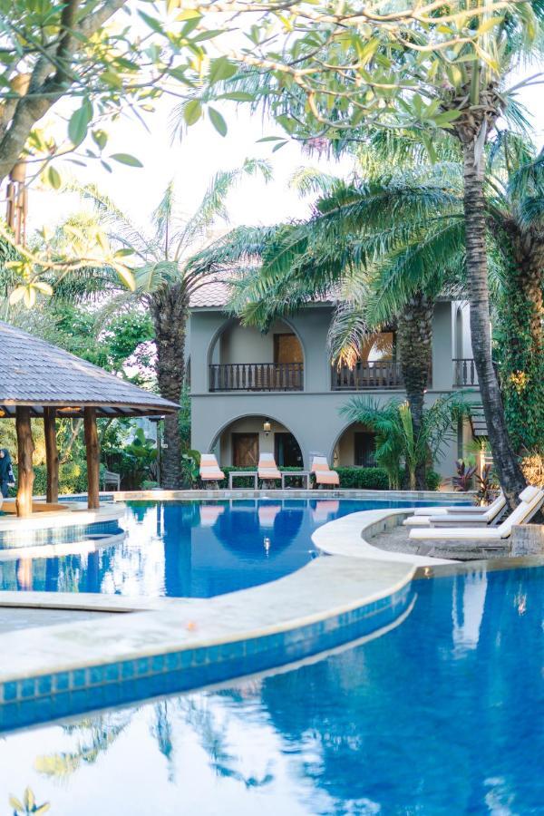 Coconut Lodge Resort Jepara Exterior photo